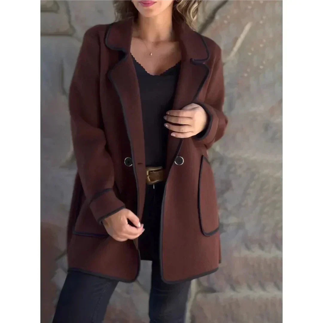 Élégant chemisier femme coupe cintrée moderne