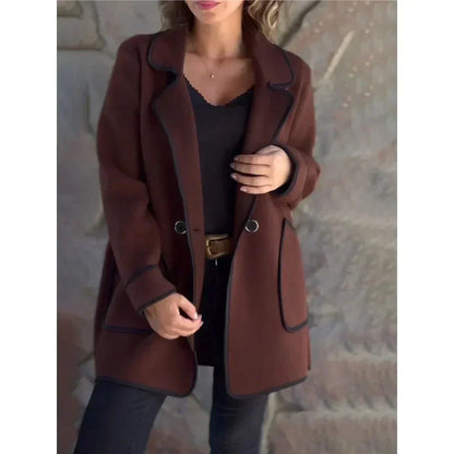 Élégant chemisier femme coupe cintrée moderne