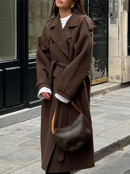 Élégant manteau long avec ceinture et col montant
