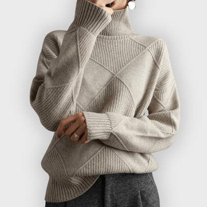 Pull over doux pour femme col roulé élégant