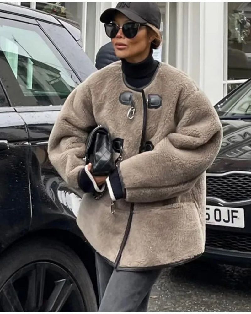 Élégant manteau en laine pour femme style classique