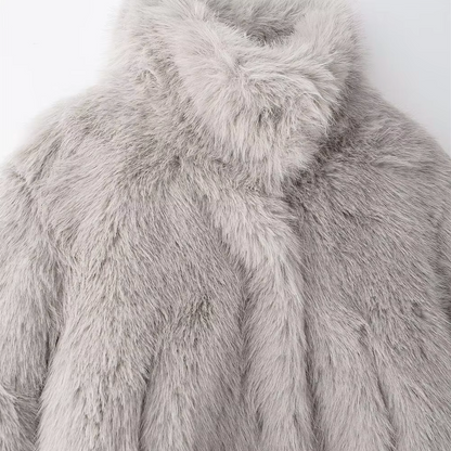 Stylische Damenjacke Kurz Veganer Pelz Look - IdealeKleiden