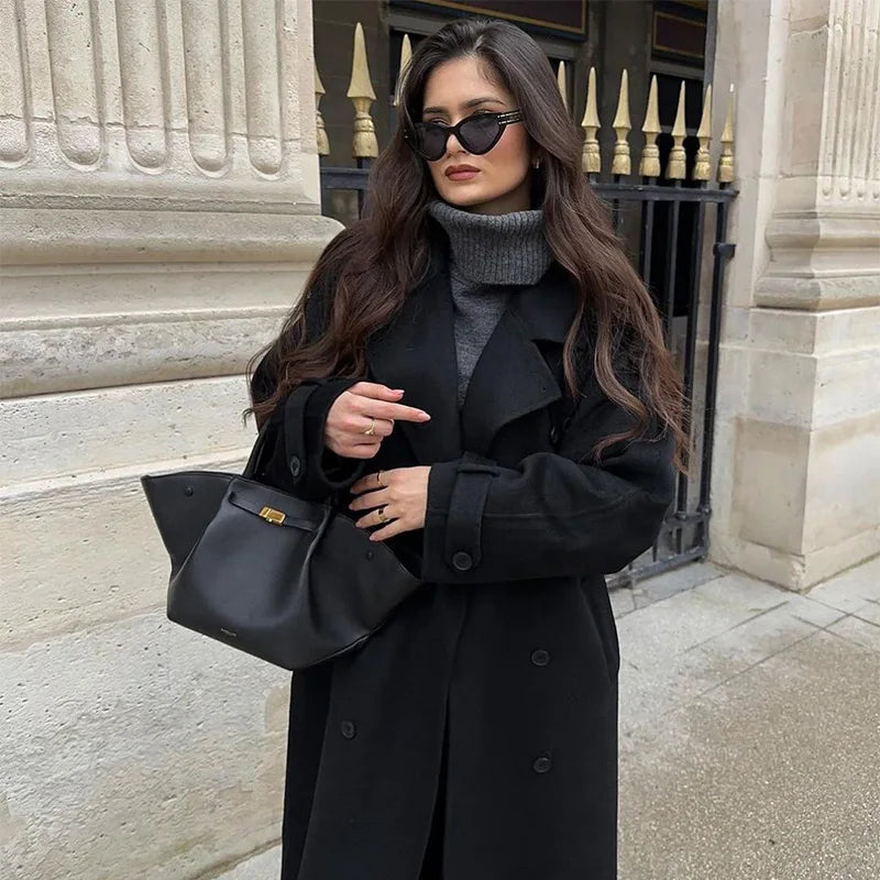 Élégant manteau long avec ceinture et col montant
