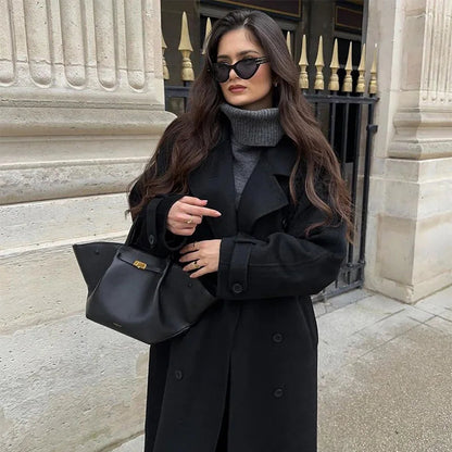 Élégant manteau long avec ceinture et col montant