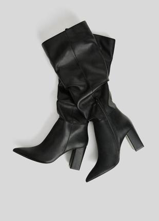 Bottes véganes élégantes aspect cuir