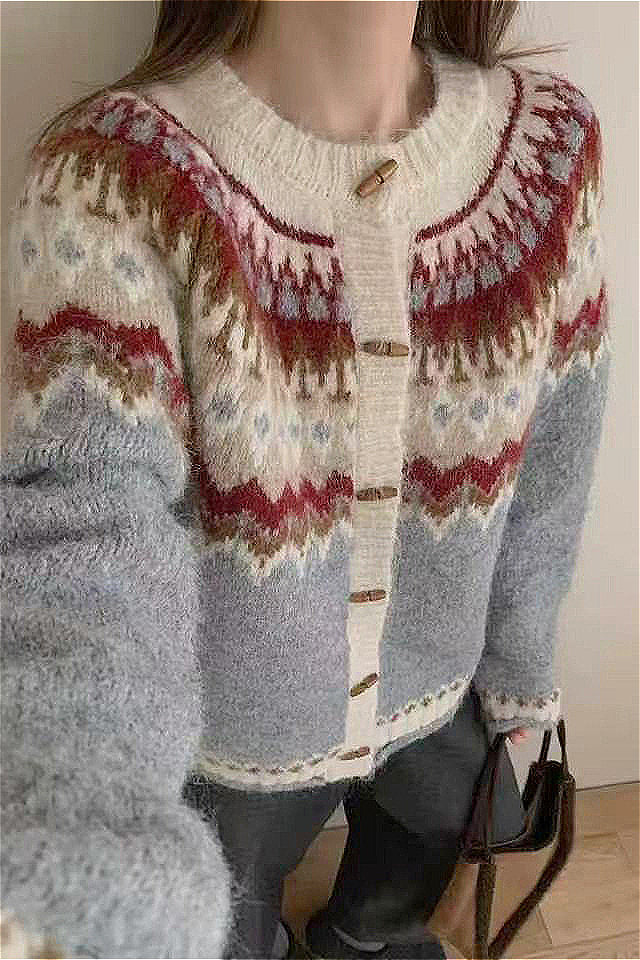 Weihnachtsstrickjacke Rundhals Fair Isle Hornknöpfe - IdealeKleiden