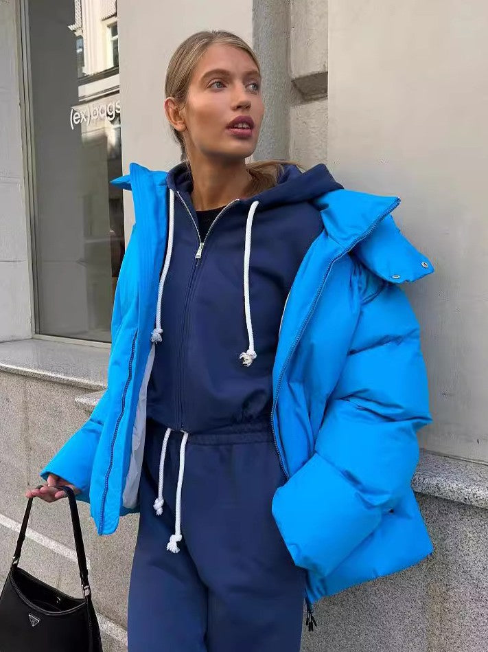 Courte veste d'hiver avec capuche et doublure douce