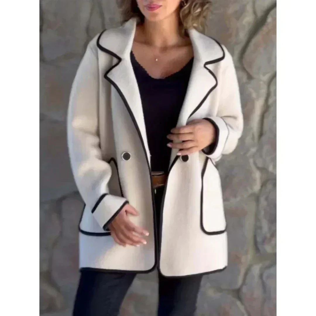 Élégant chemisier femme coupe cintrée moderne