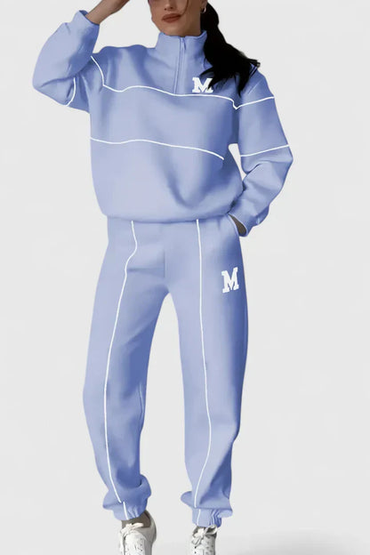 Survêtement de sport moderne pour femme avec bandes contrastantes