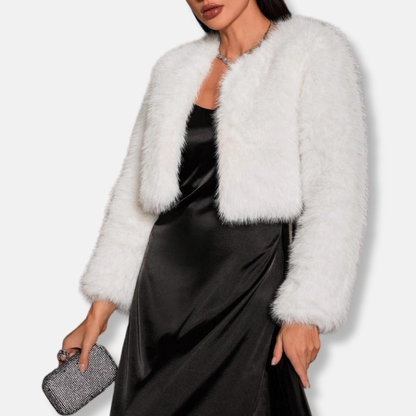 Manteau court en fausse fourrure, ouvert sur le devant