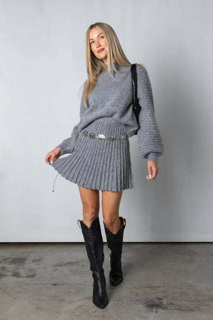 Ensemble chic jupe plissée et pull pour femme