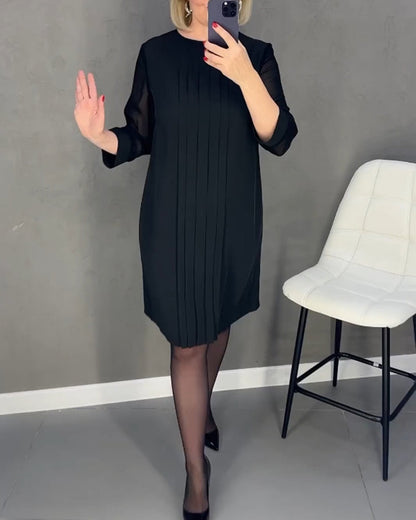 Robe élégante en maille plissée avec empiècements