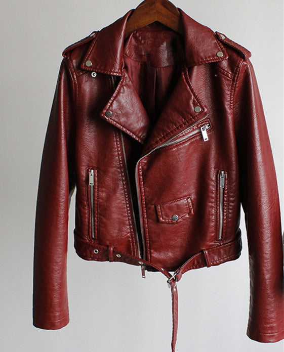 Blouson en cuir femme court stylé tendance 2024