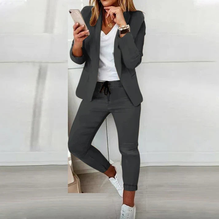 Costume élégant pour femme Chic moderne