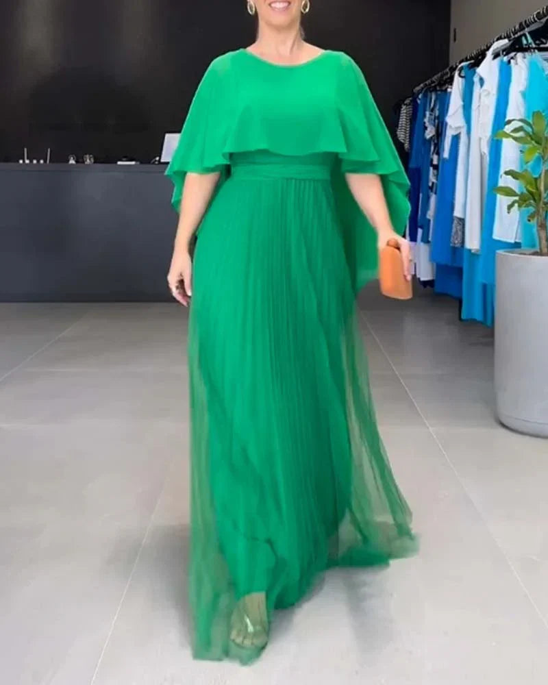 Robe élégante pour femme avec manches cape longues