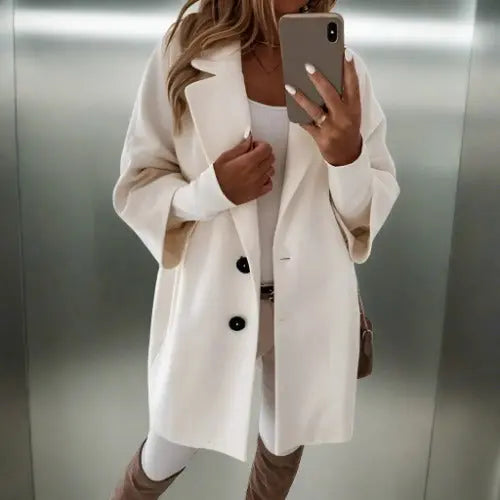 Manteau féminin élégant coupe ajustée