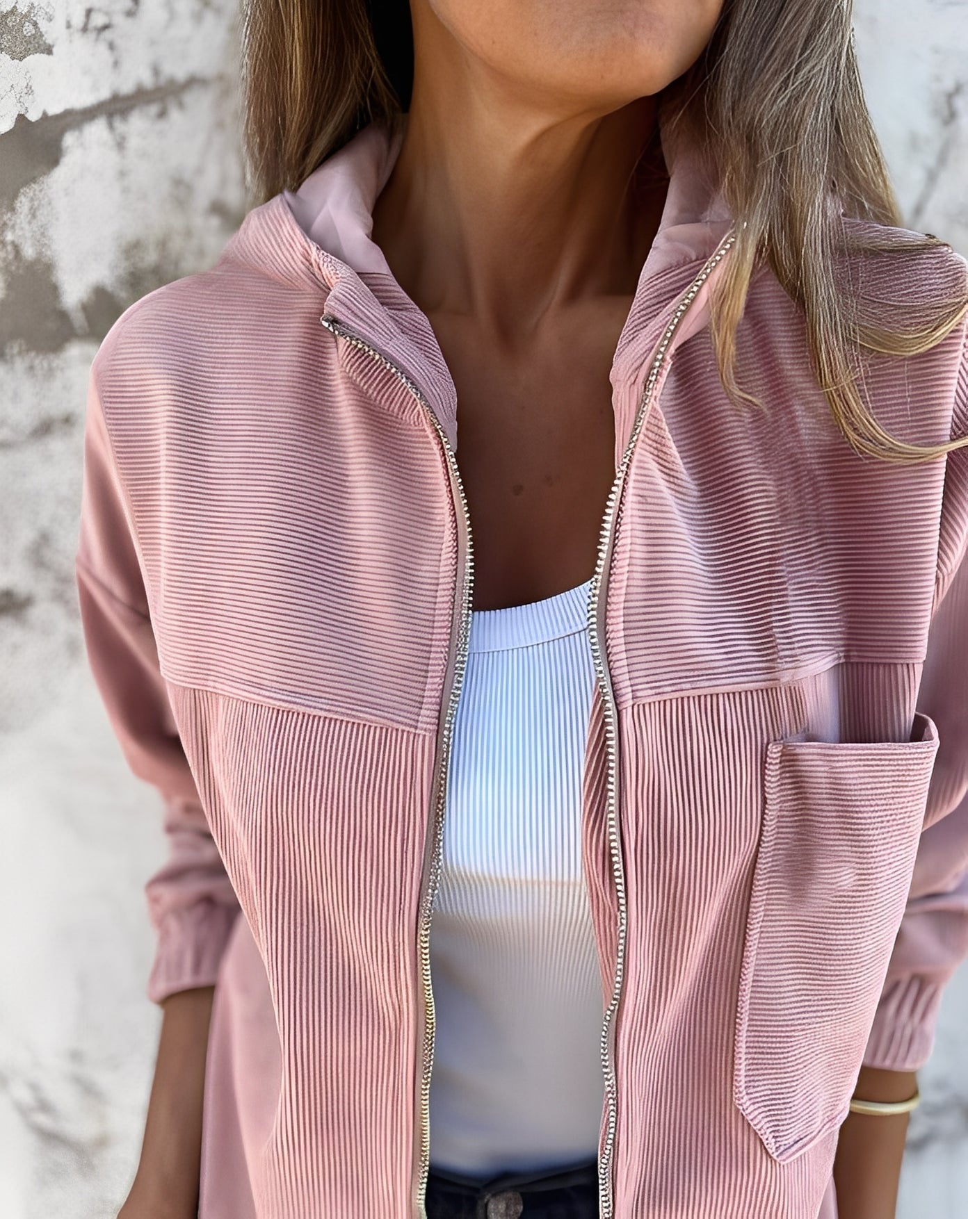 Veste en velours côtelé confortable pour femme avec capuche