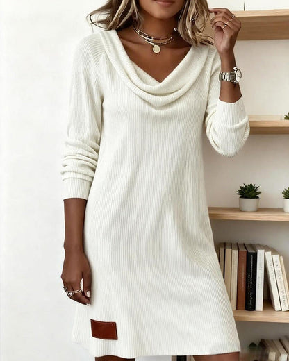 Robe élégante pour femme à manches longues et col souple