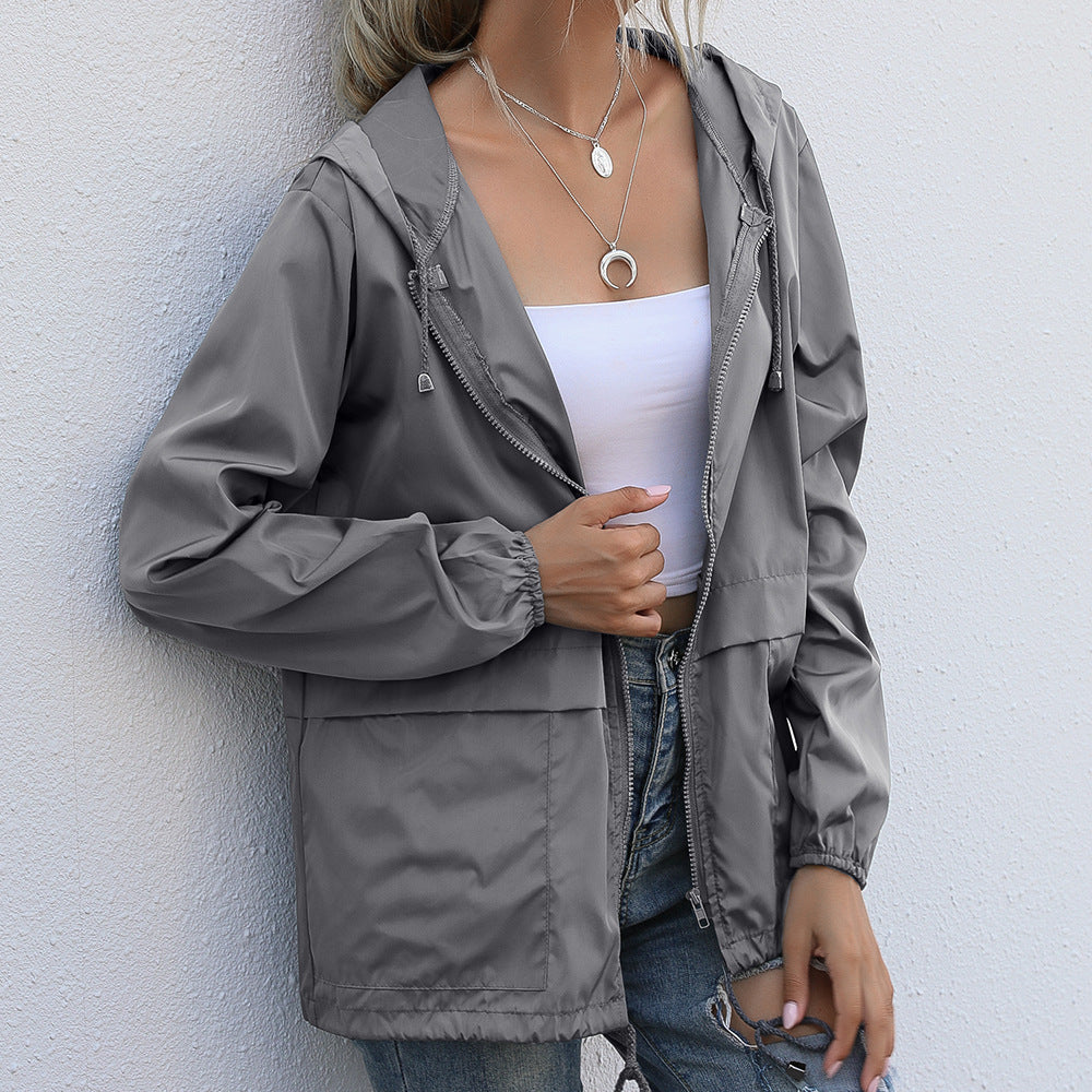 Imperméable court et pratique