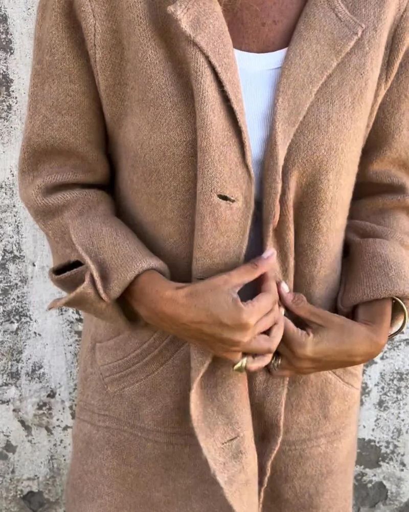 Long manteau d'hiver moderne avec revers