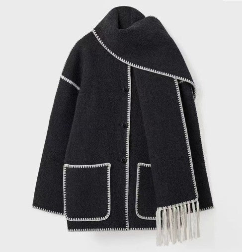 Manteau élégant pour femme avec écharpe