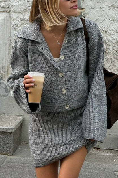 Ensemble confortable cardigan | Gilet et mini-jupe assortis