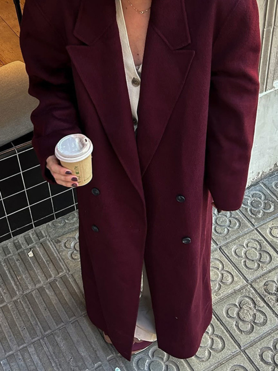 Élégant manteau pour femme couleur bordeaux