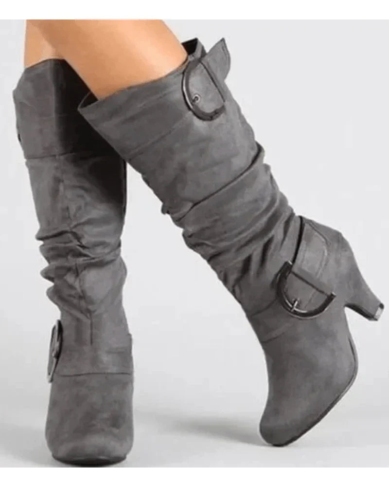Bottes hautes chics et élégantes