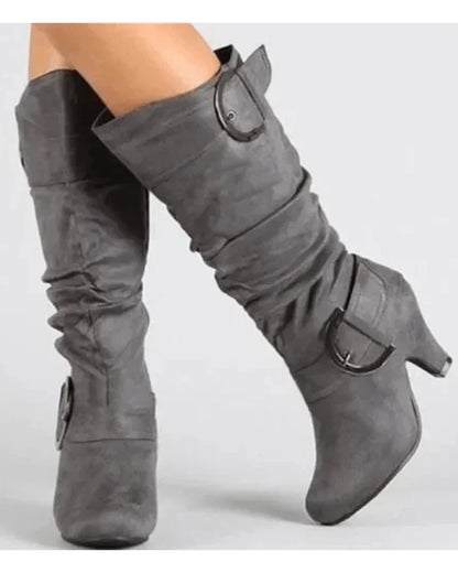 Bottes hautes chics et élégantes