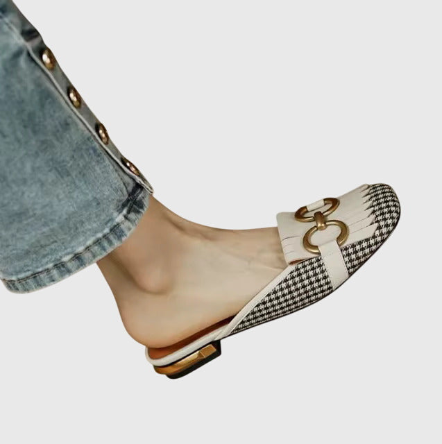 Sandales claquettes femme boucle moderne