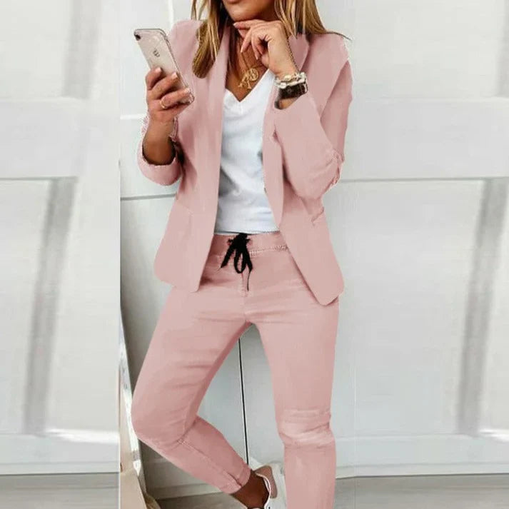 Costume élégant pour femme Chic moderne