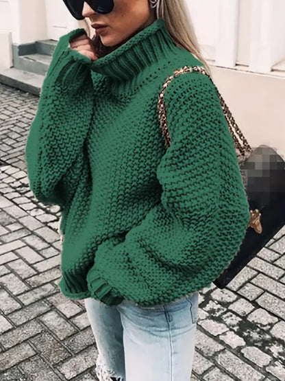 Pull col roulé uni et élégant