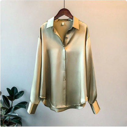 Élégant chemisier en satin grande taille avec fermeture boutonnée