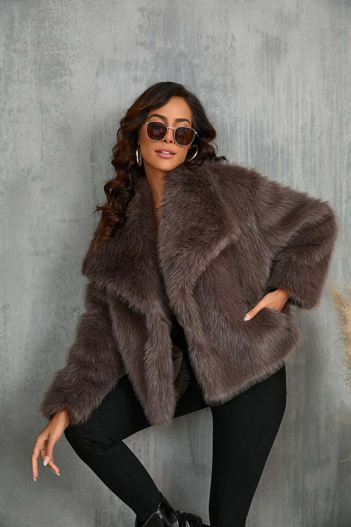 Élégant manteau femme taupe fausse fourrure
