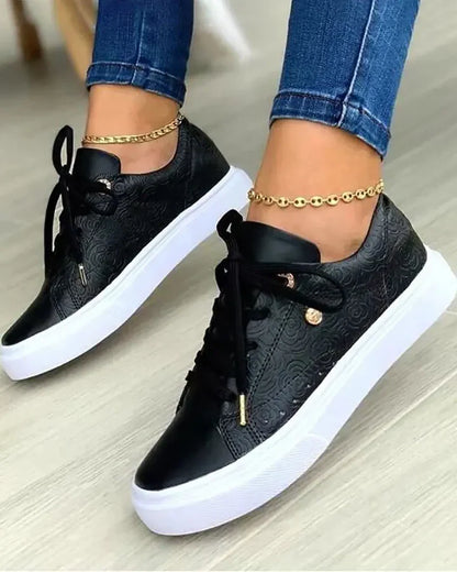 Baskets chics avec accents dorés