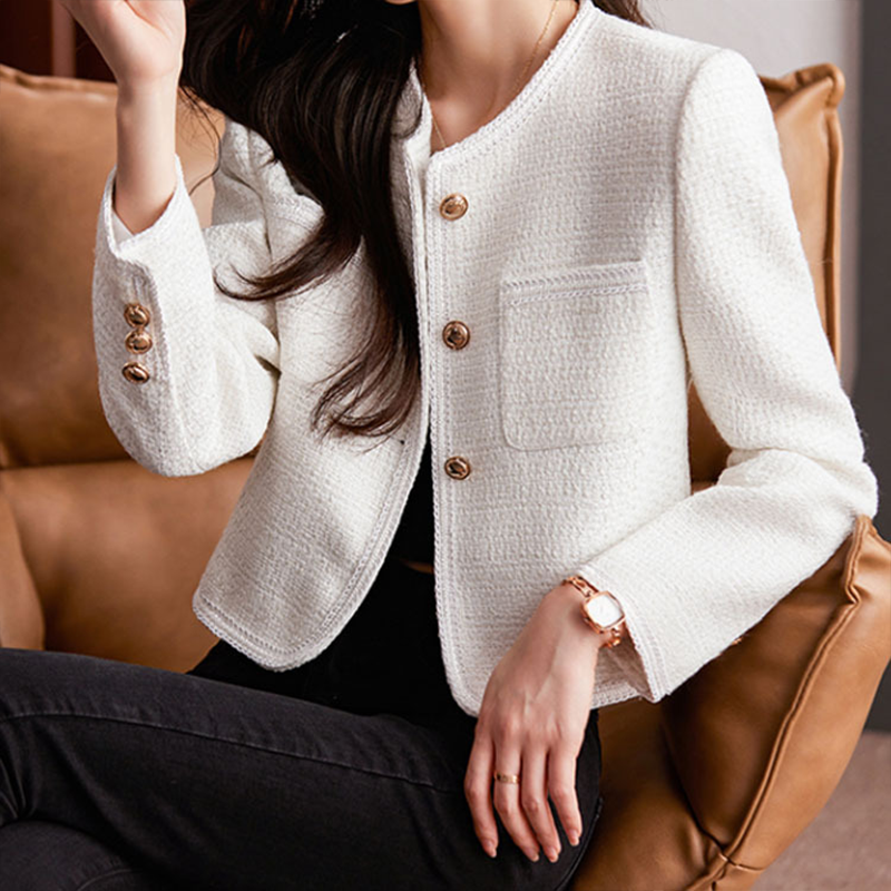 Robe en tweed élégante coupe courte et cintrée