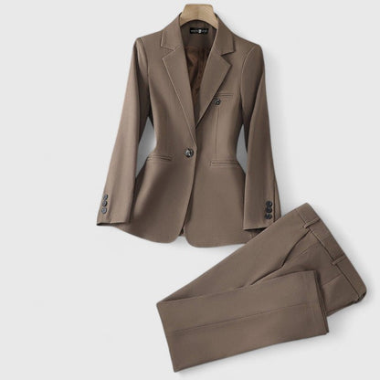 Ensemble de tailleur-pantalon élégant pour femme