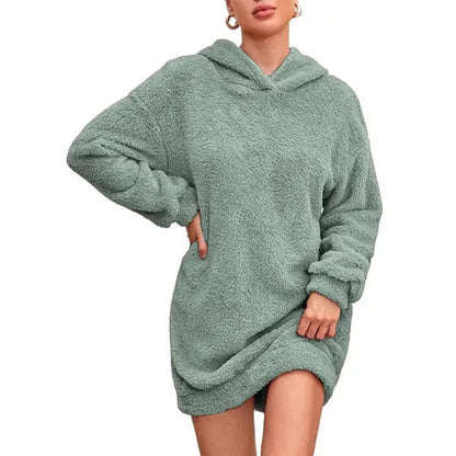 Robe douce à capuche pour femme élégante