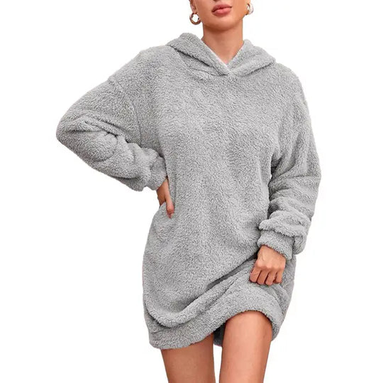 Robe douce à capuche pour femme élégante