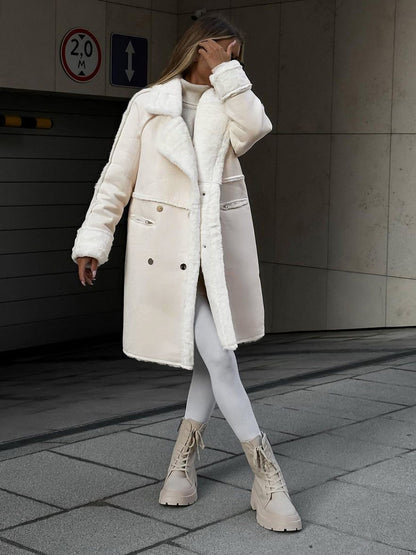Manteau long stylé pour femme en polaire moderne