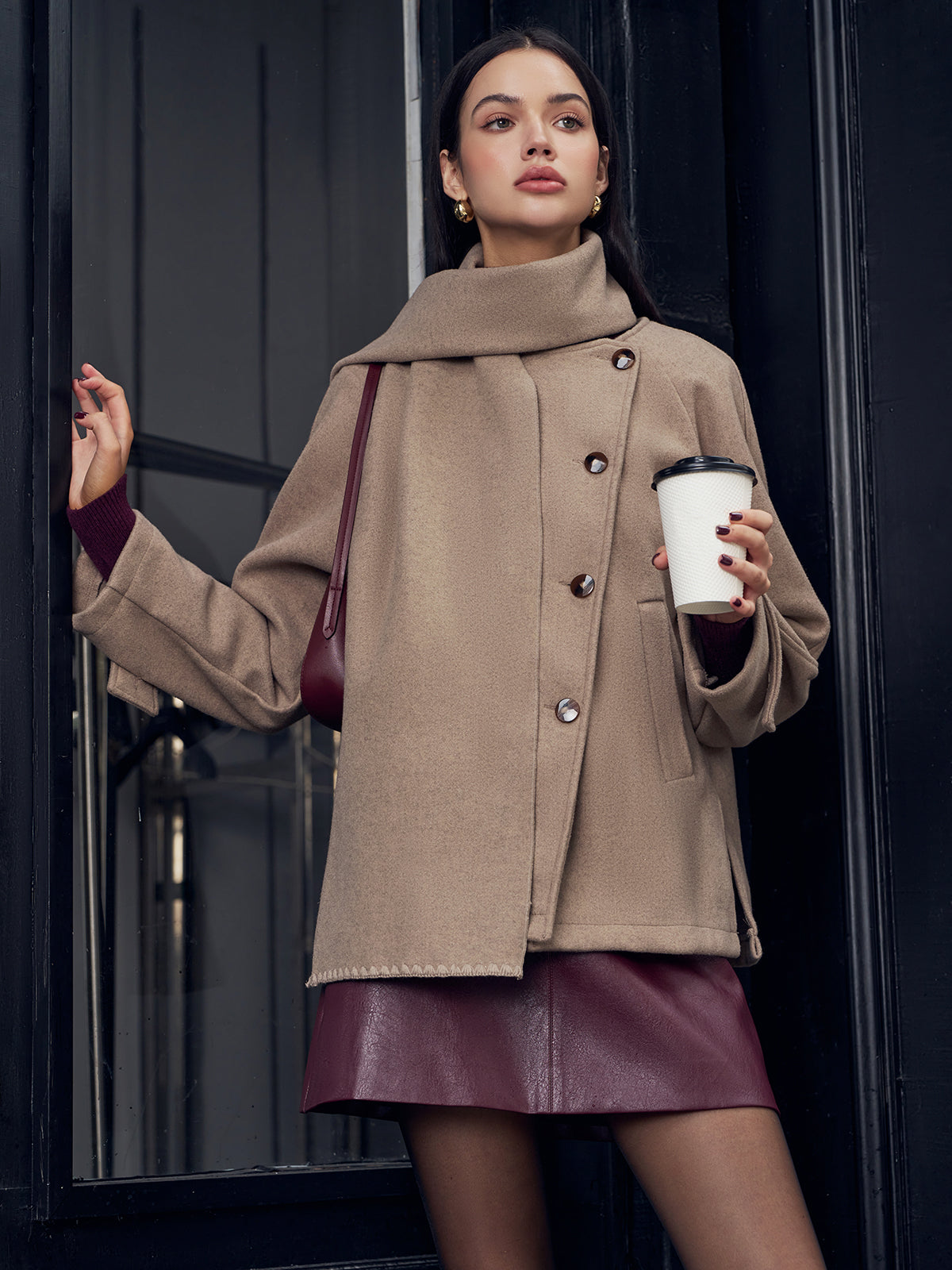 Élégante veste pour femme avec accessoire écharpe