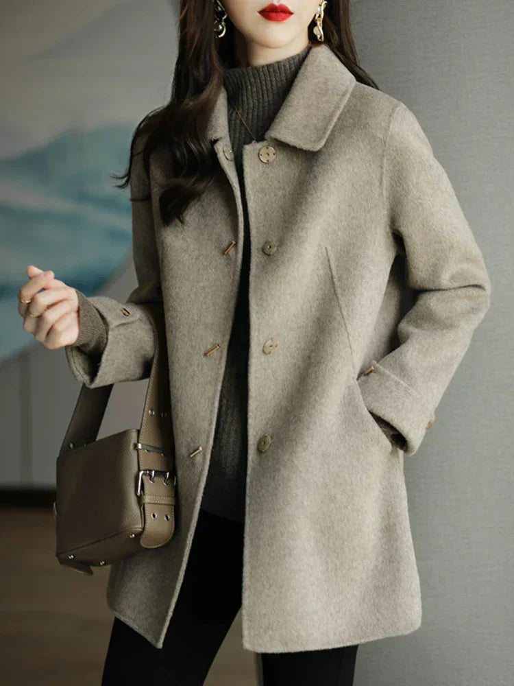 Manteau en laine gris pour femme Élégance moderne
