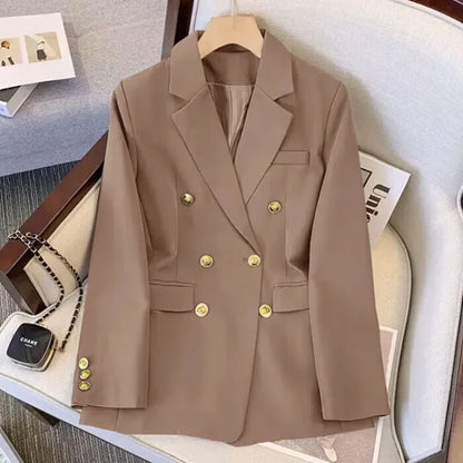 Élégante veste blanche boutons dorés