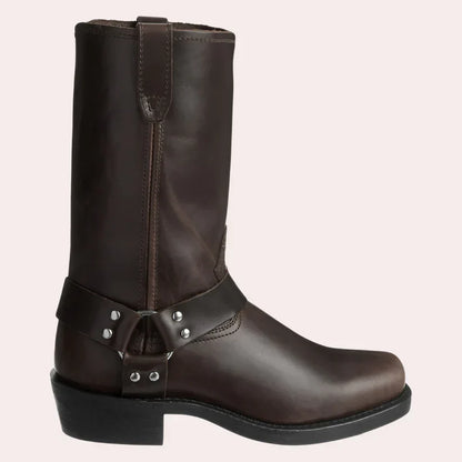 Élégantes chaussures en cuir, bottes avec motif clouté