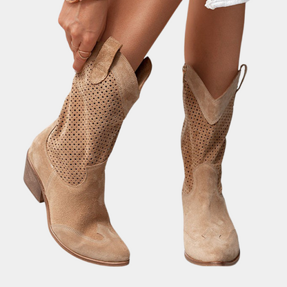 Bottes western en cuir marron perforé