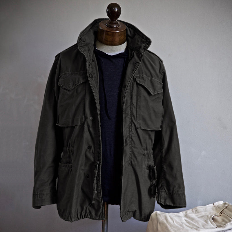 Veste légère noire à capuche pour homme, style sportif
