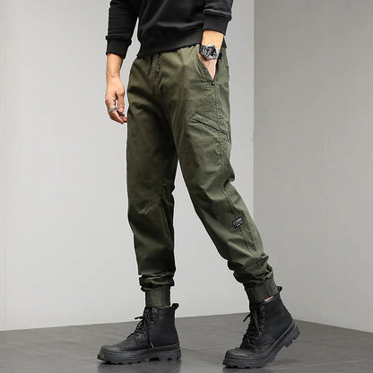 Pantalons homme sportifs coupe slim cargo