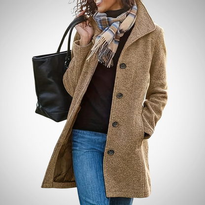 Veste d'hiver femme cintrée boutonnée moderne