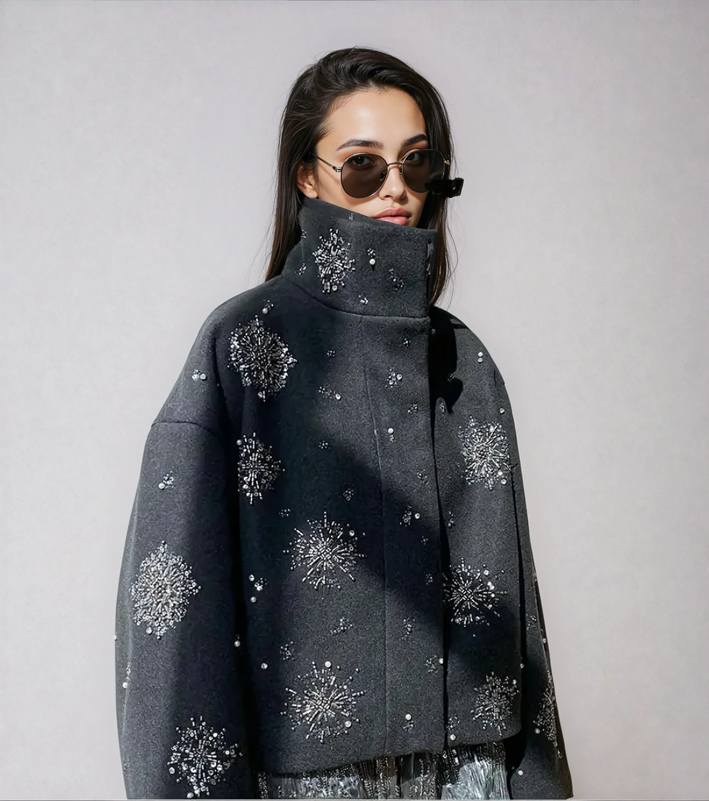 Élégant manteau caban femme avec broderie de perles