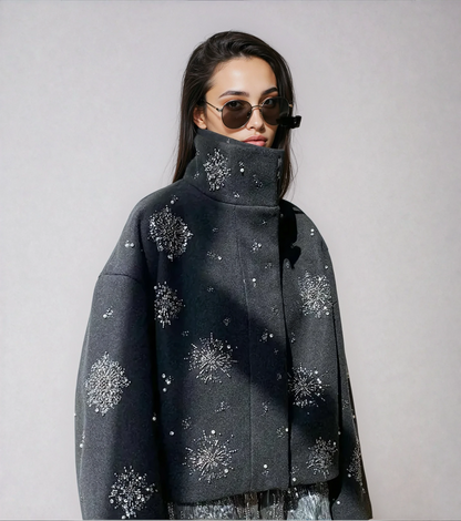 Élégant manteau caban femme avec broderie de perles